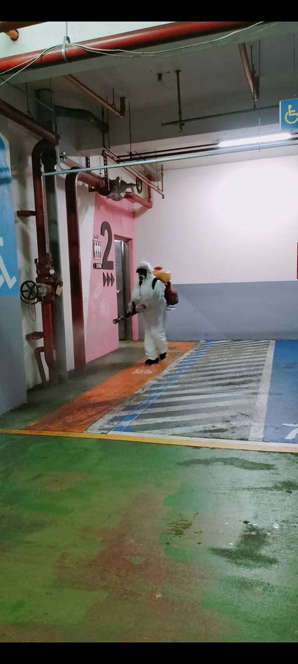 三峽大樓地下停車場消毒06
