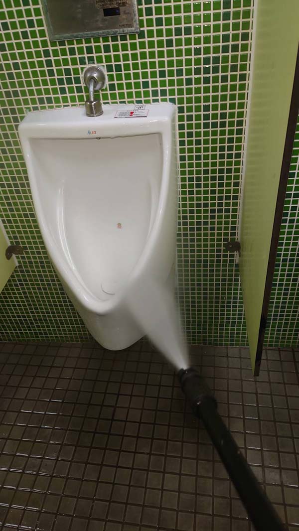 三峽社區大樓清潔服務-學校洗廁所