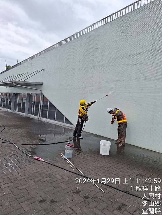 冬山鄉大興村龍祥十路外牆清洗