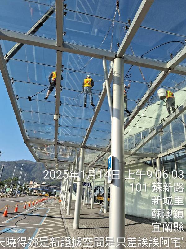 蘇澳休息區外牆清洗