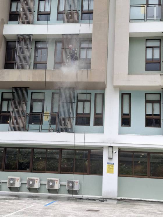 礁溪飯店外牆蜘蛛人清洗