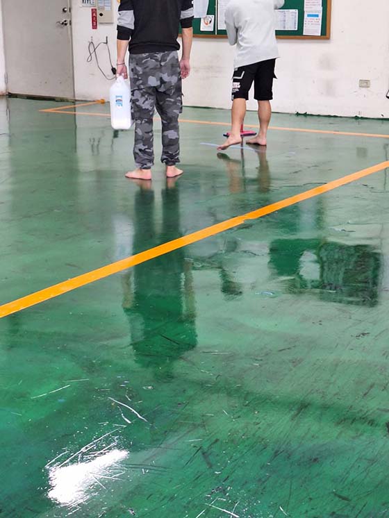 冬山鄉塑膠工廠地板清洗、打蠟
