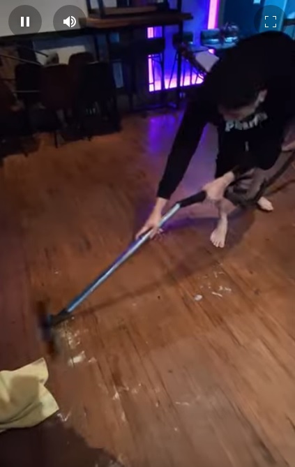 礁溪居酒屋地板清洗打蠟