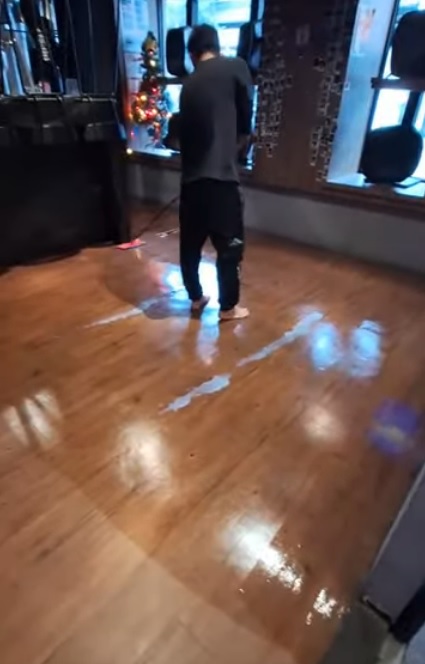 礁溪居酒屋地板清洗打蠟